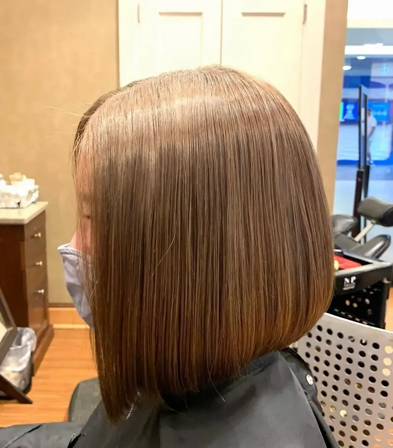 Professional women’s haircut by Elika Beauty